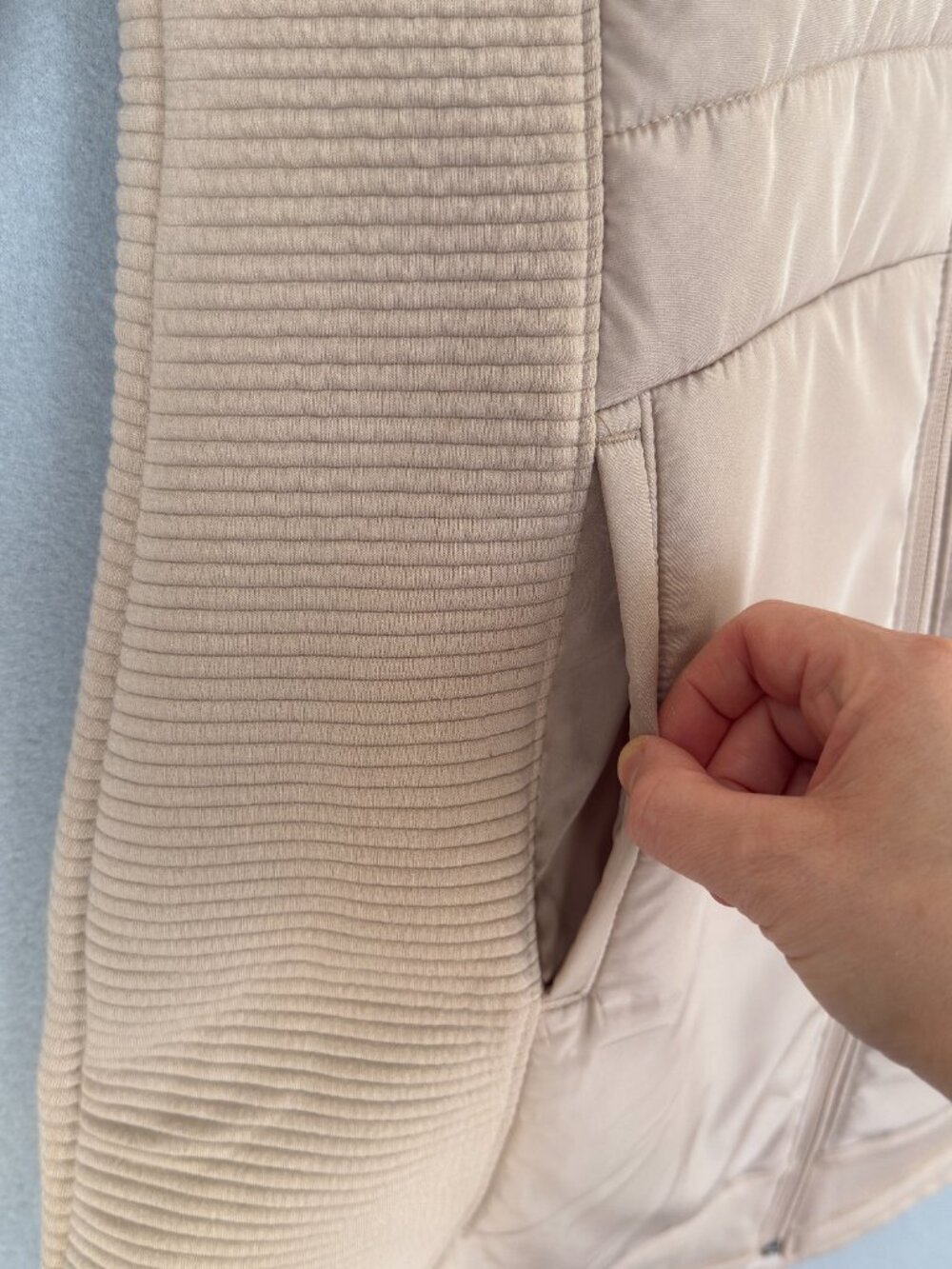 Tek Gear Women’s Zip Up Long Jacket Size M Beige Quilted Hooded Thumb Hole - Picture 4 of 14